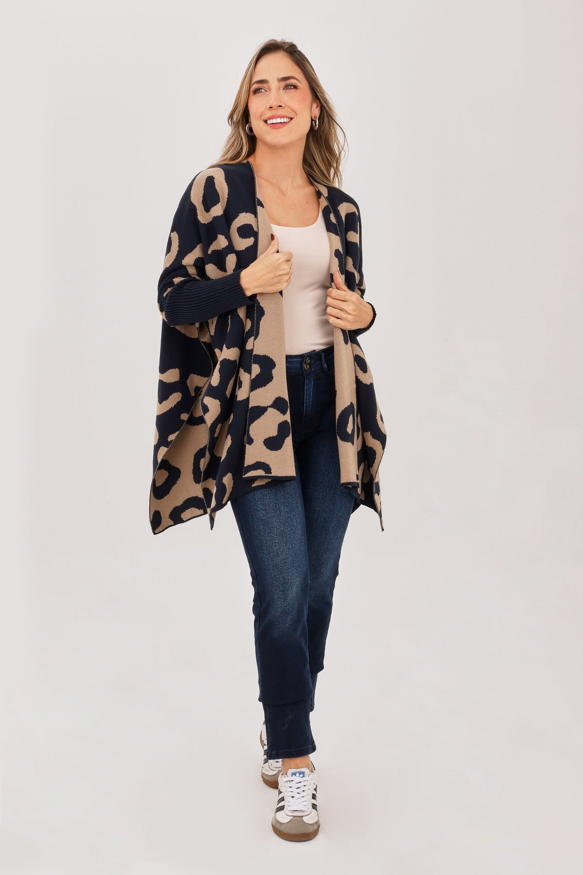 Ruana Animal Print Mangas Negro