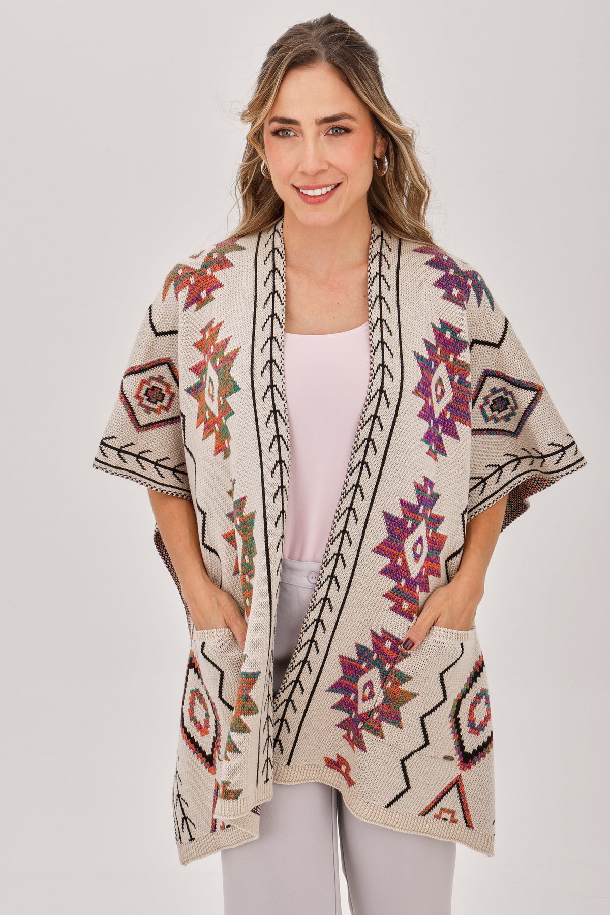 Ruana Figuras Bolsillos Beige