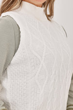 Chaleco Cuello Alto Trenza Crudo