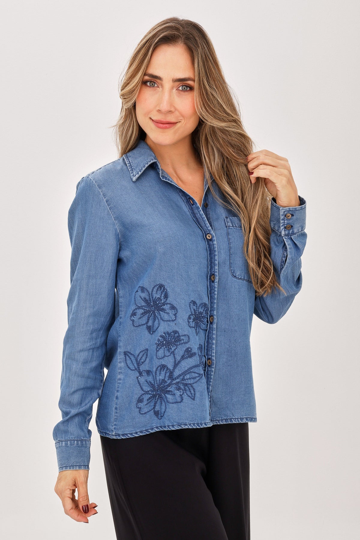Blusa Manga Larga Bordada Flor Azul Medio