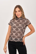 Camiseta Manga Corta Cuello Alto Figuras Rosado