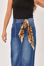 Falda Índigo Con Pañoleta Azul Medio