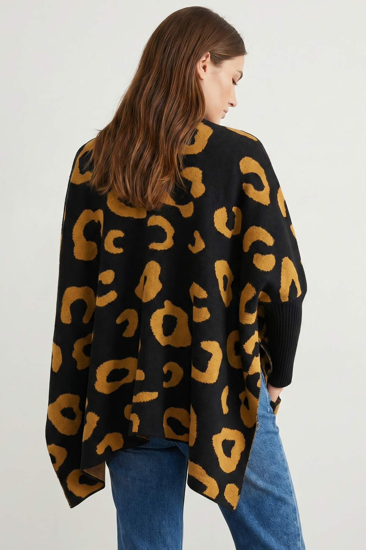 Ruana Animal Print Mangas Mostaza
