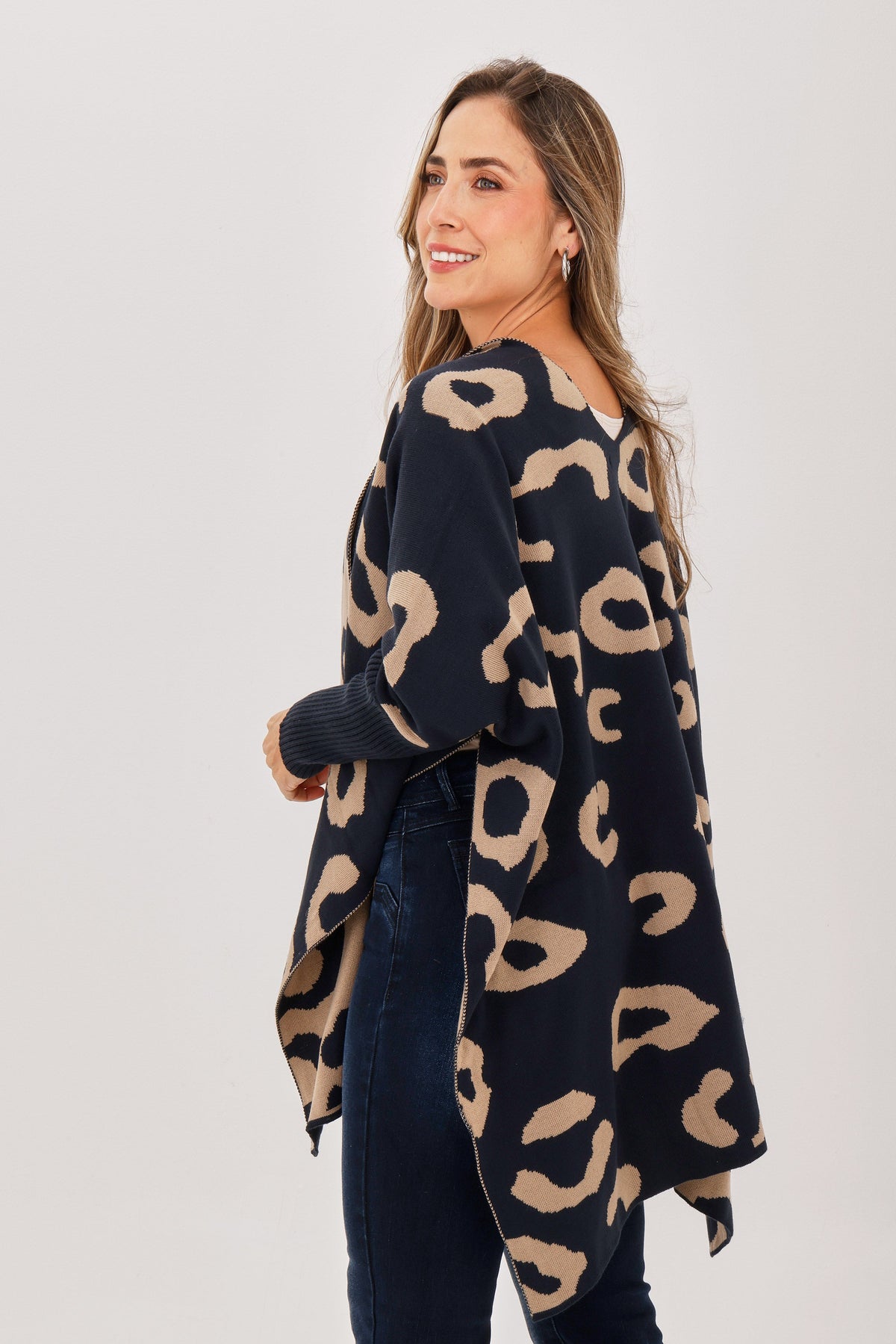 Ruana Animal Print Mangas Azul Oscuro