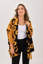 Ruana Animal Print Mangas Mostaza