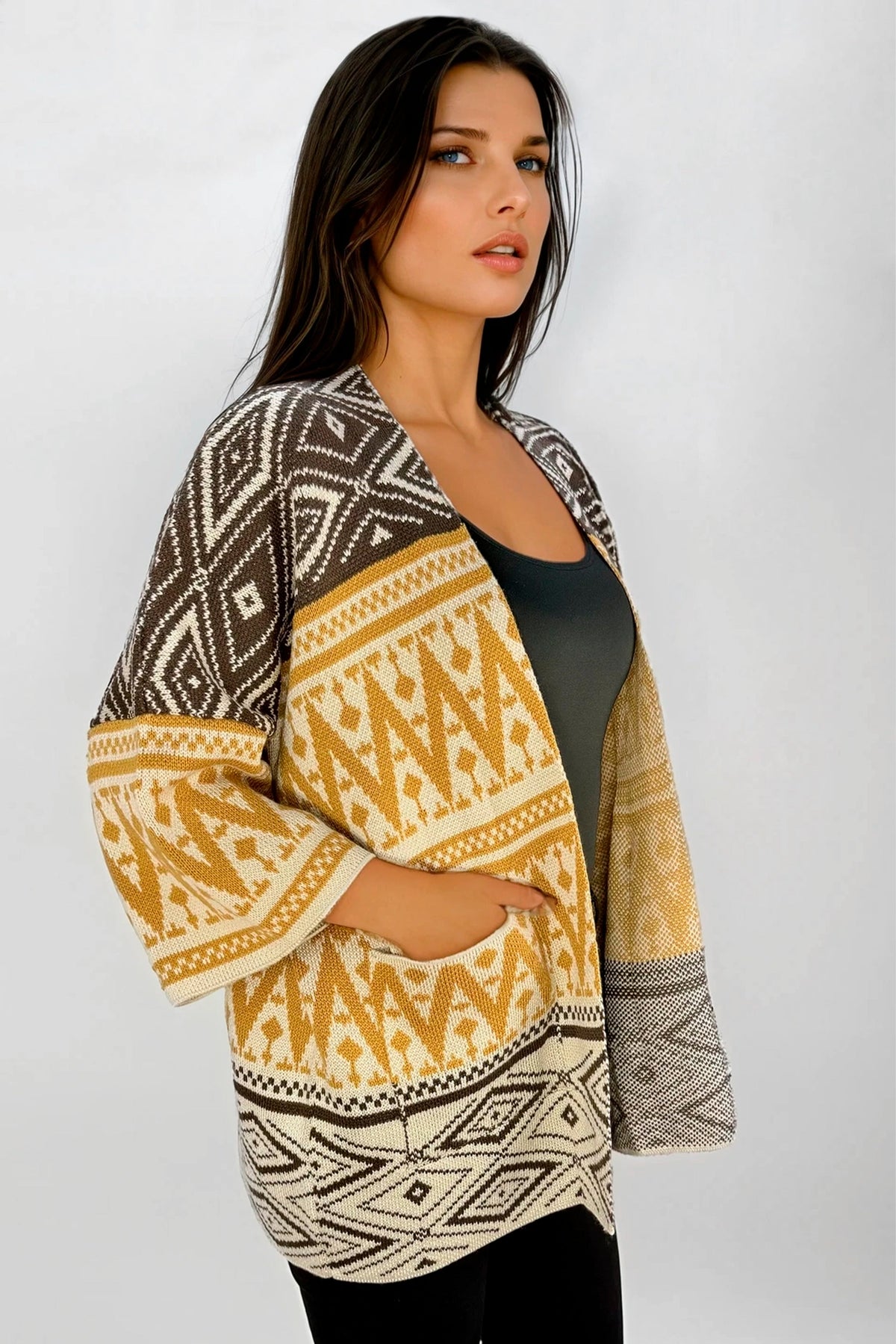 Ruana Manga Corta Bolsillos Rombos Mostaza