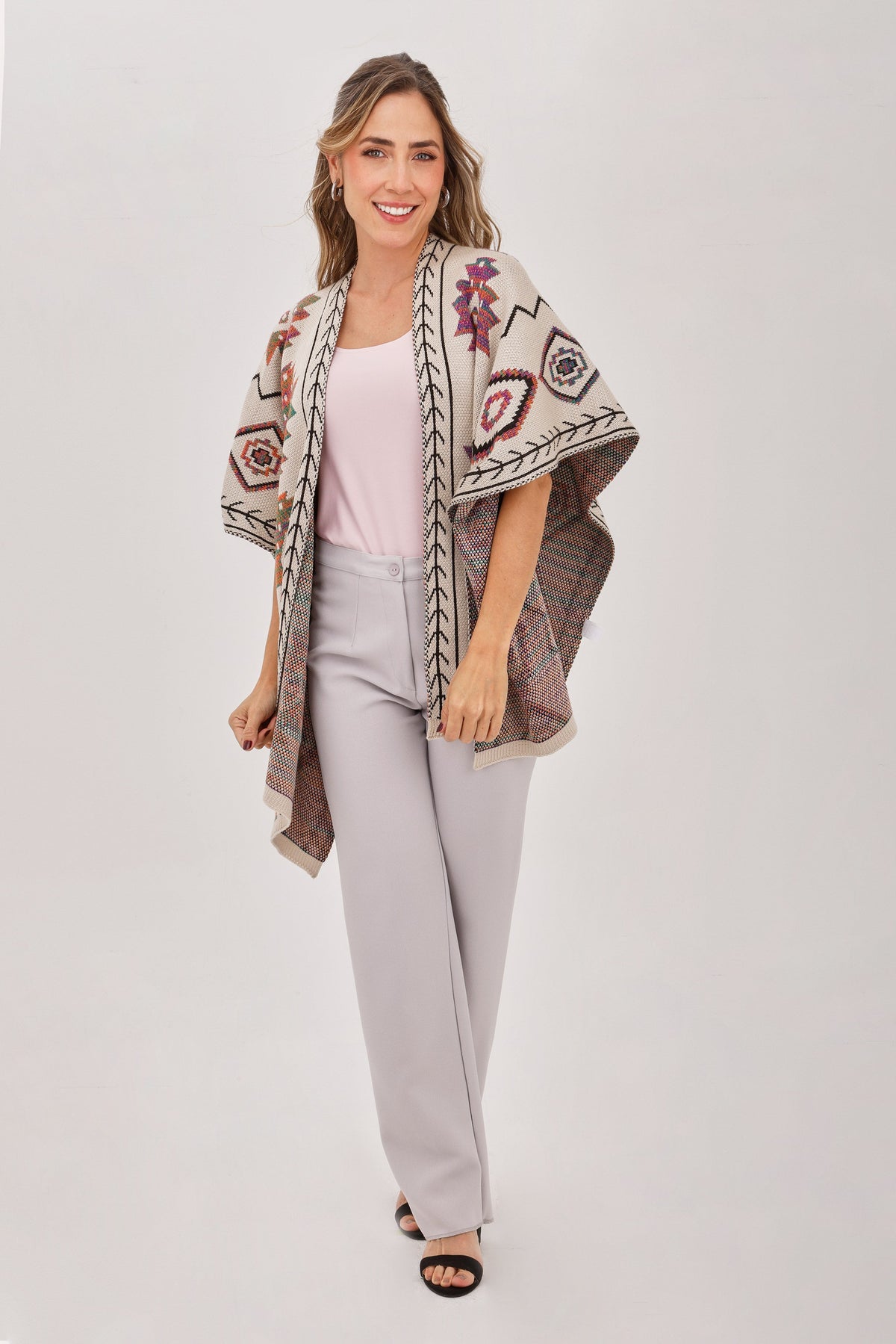 Ruana Figuras Bolsillos Beige