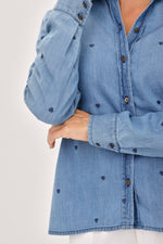 Blusa Manga Larga Bordado Corazón Azul Medio