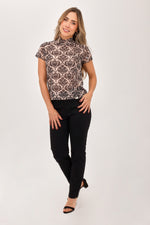 Camiseta Manga Corta Cuello Alto Figuras Rosado