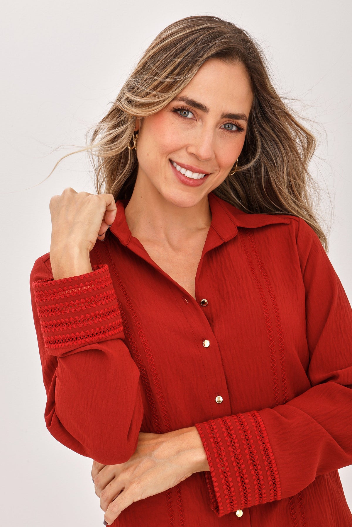 Blusa Manga Larga Bordado Rombo Vinotinto