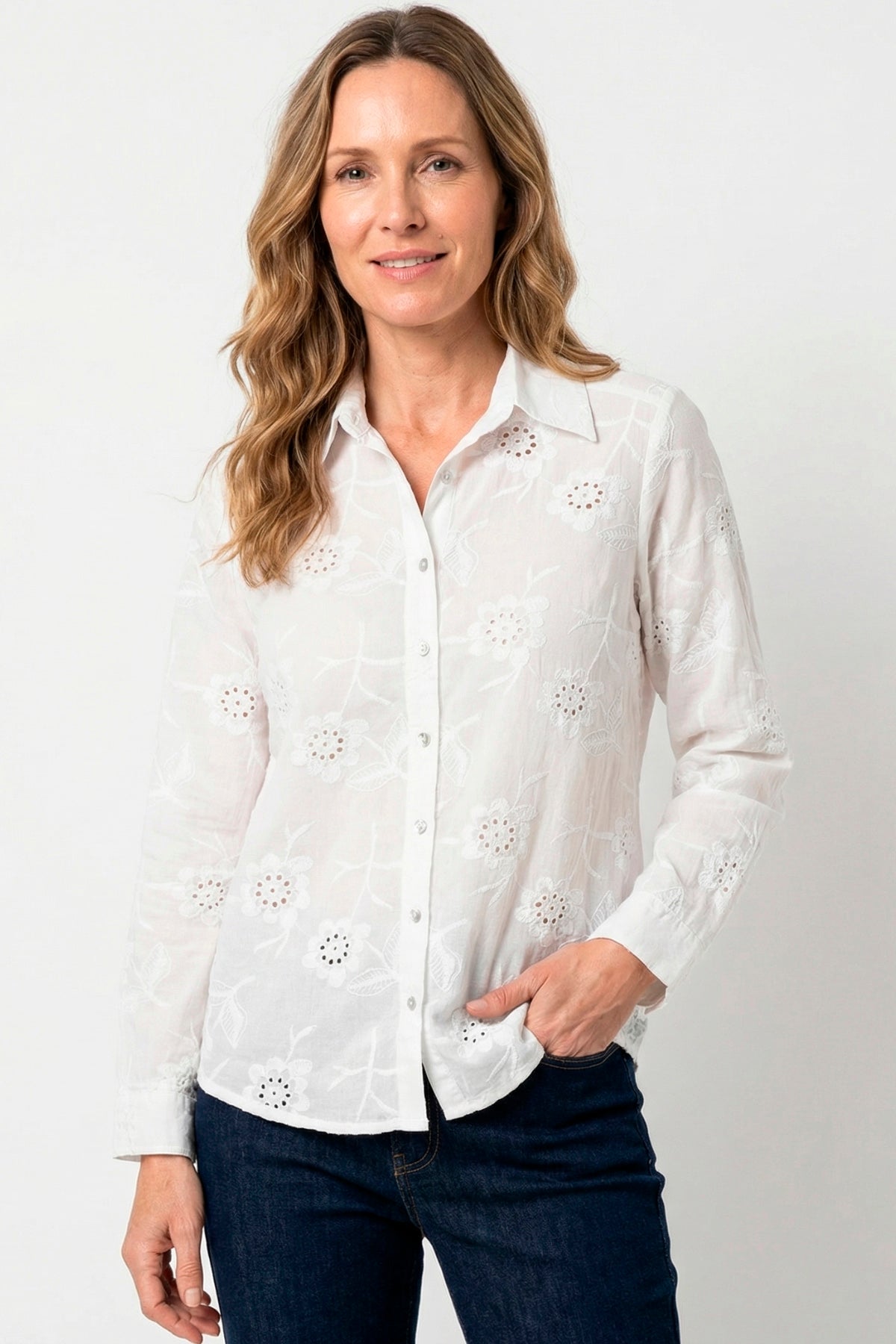 Blusa manga larga floral en ojalillo para mujer crudo