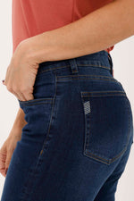 Jean Cuatro Bolsillos Con Proceso Azul Medio