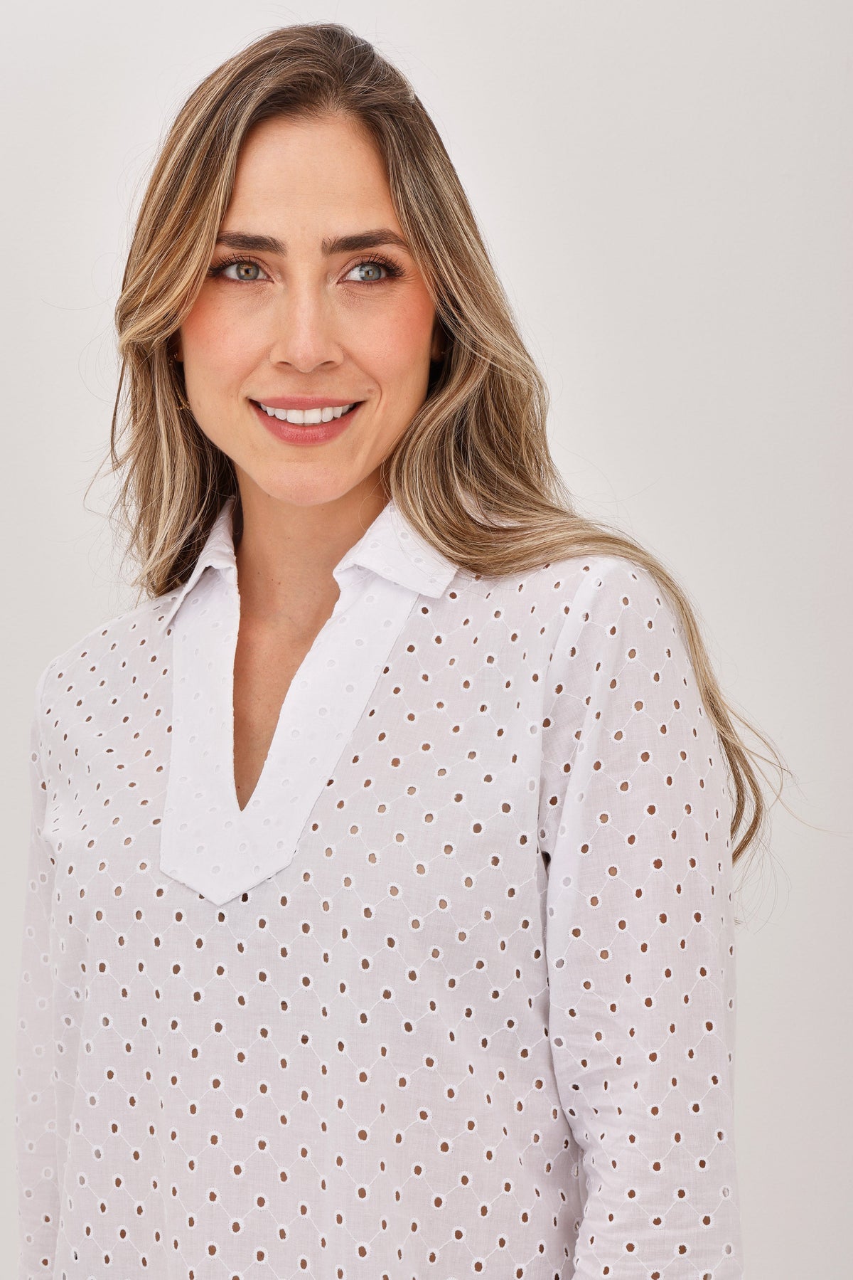 Blusa Manga 3/4 Ojalillo Flores Blanco